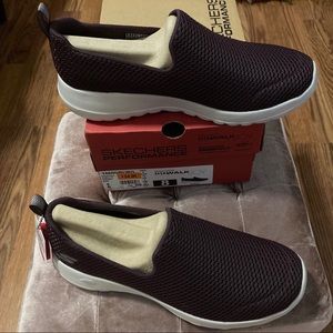 BNWT 🏷 Sketchers Goga Max slip on sneaker 👟 ☁️